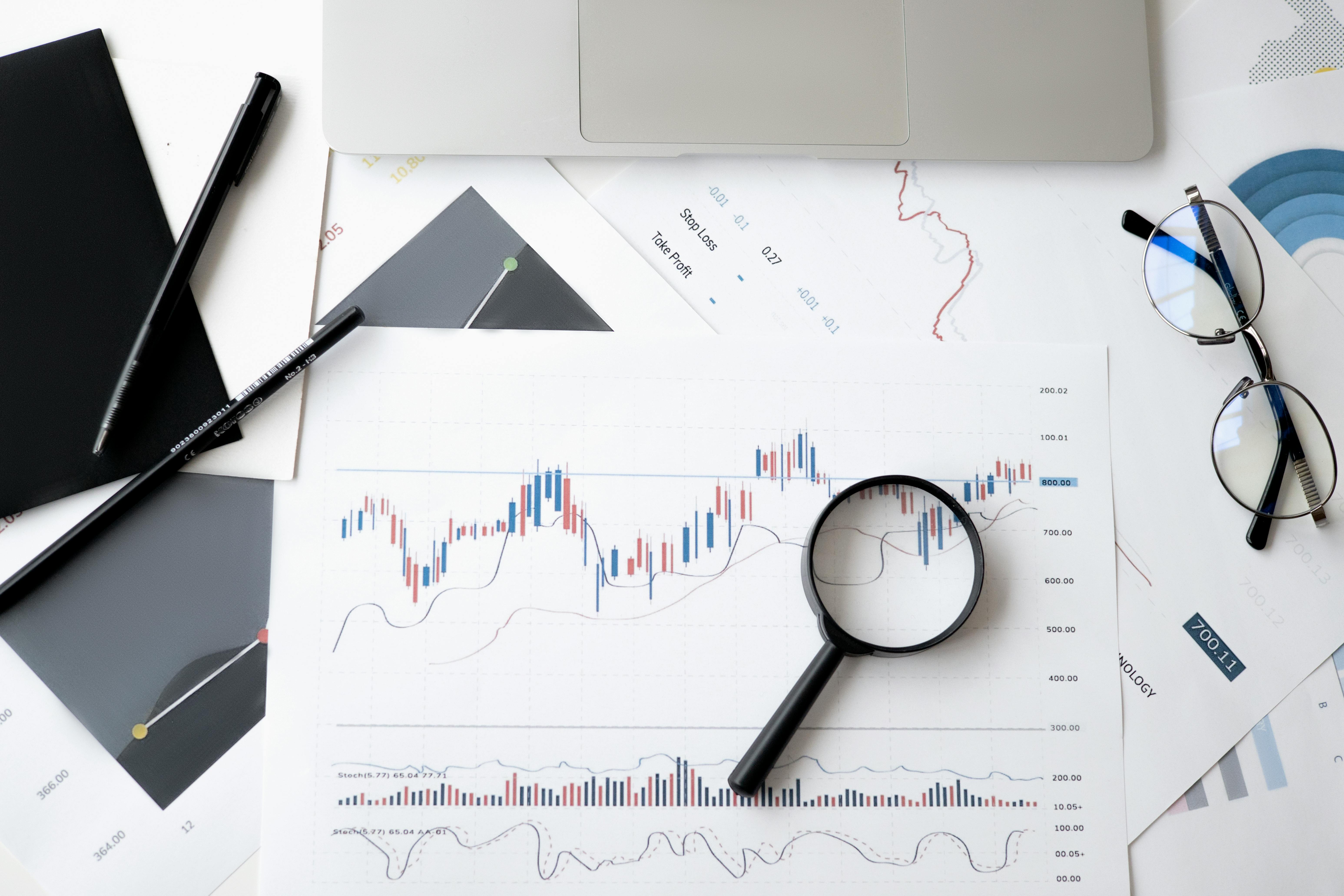 A Gentle Introduction to Logistic Regression with Visualisations